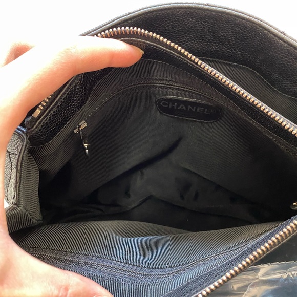 Authentic vintage Chanel caviar CC logo chain shoulder bag - Picture 12 of 16